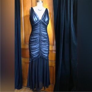 Tadashi Shoji dress curvy sheer black over nude deep v front back ruched sz L